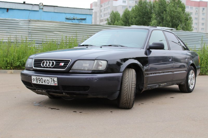 Ауди 100 черная