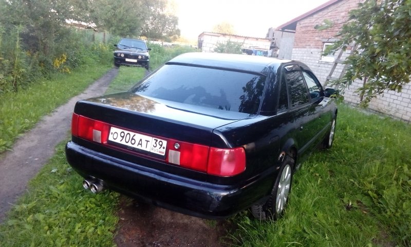 Ауди 100 черная