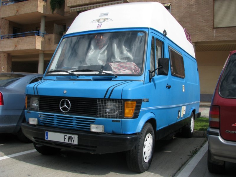 Мерседес Бенц 207 d