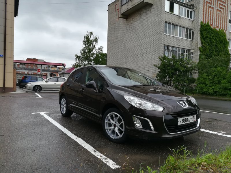 Пежо 308 20000 года золотого цвета