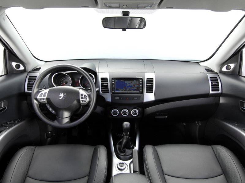Peugeot 4007 2008 салон