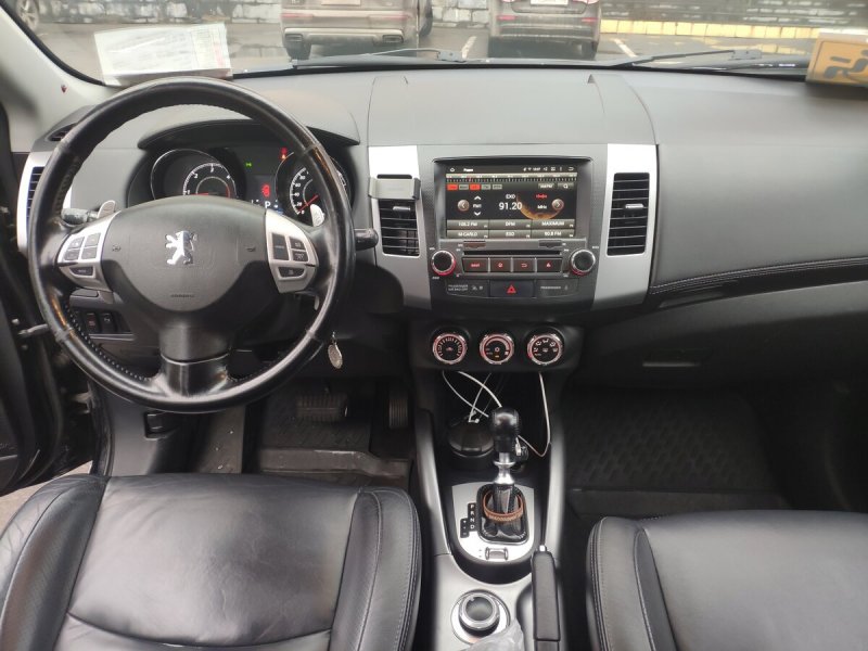 Peugeot 4007 салон