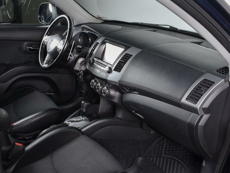 Peugeot 4007 салон