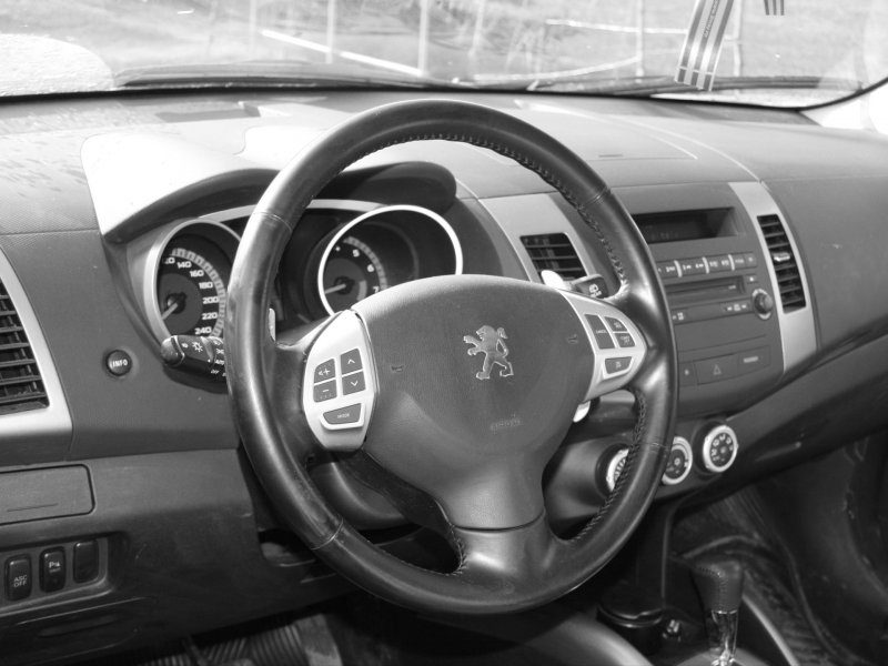 Peugeot 4007 салон
