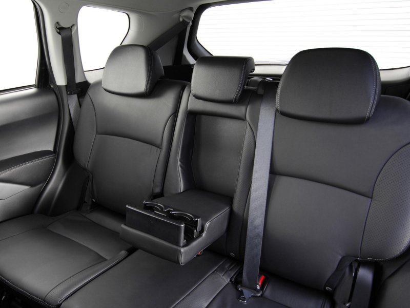 Peugeot 4007 салон