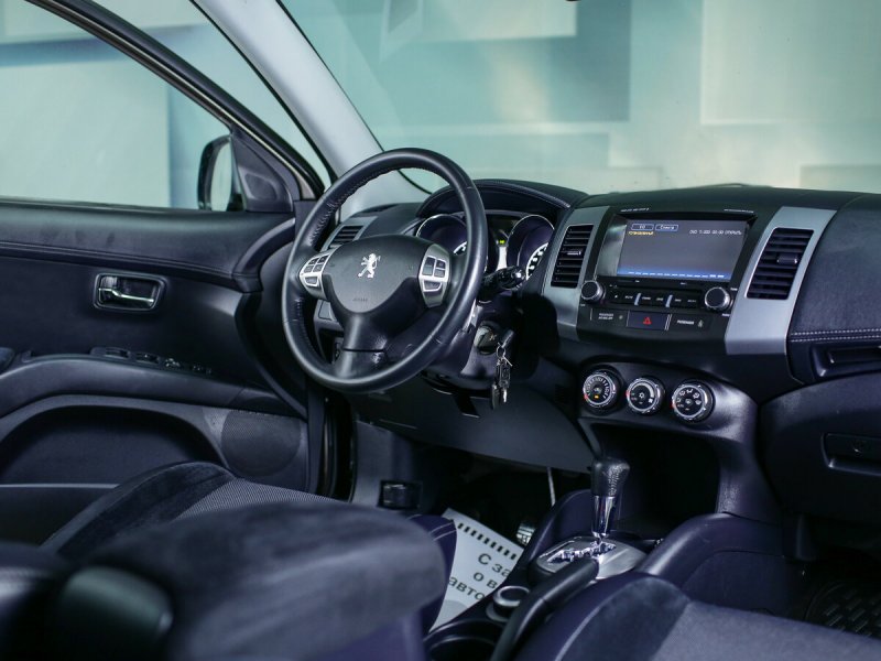 Peugeot 4007 салон
