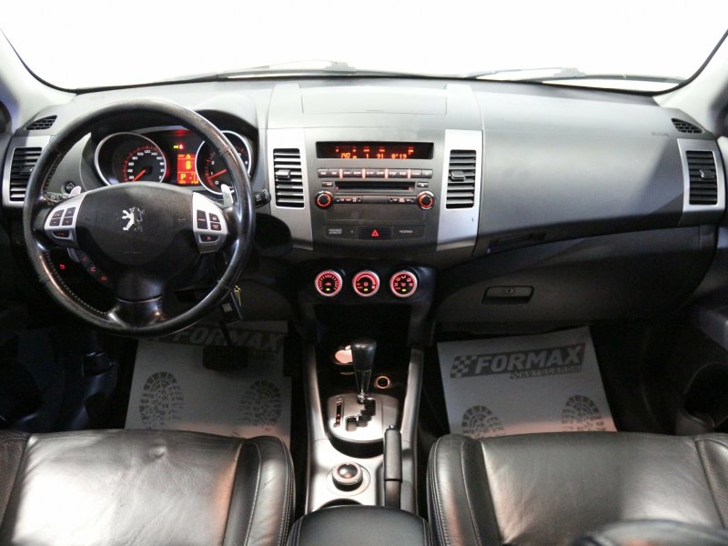 Peugeot 4007 2008 салон