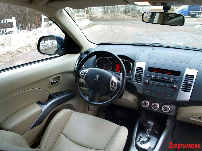 Peugeot 4007 салон