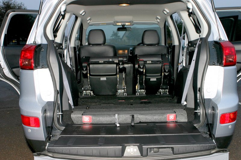 Peugeot 4007 2010 года салон