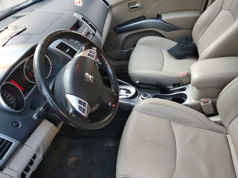 Peugeot 4007 салон
