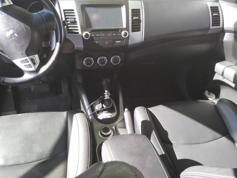 Peugeot 4008 интерьер