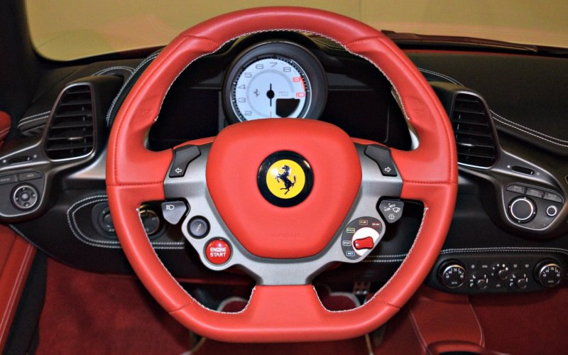 Феррари 458 Спайдер салон