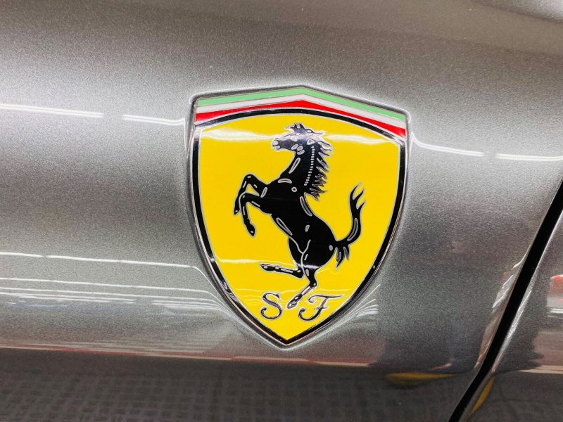 Ferrari 458 Spider логотип