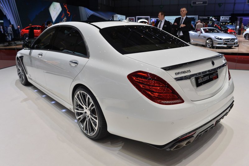 Mercedes 222 Brabus 900