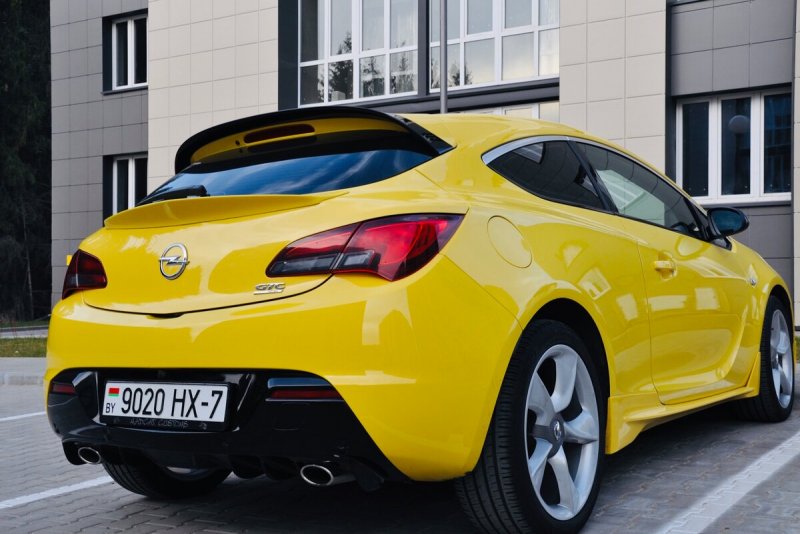 Opel Astra GTC 1.4