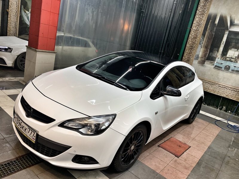 Opel Astra GTC 2013