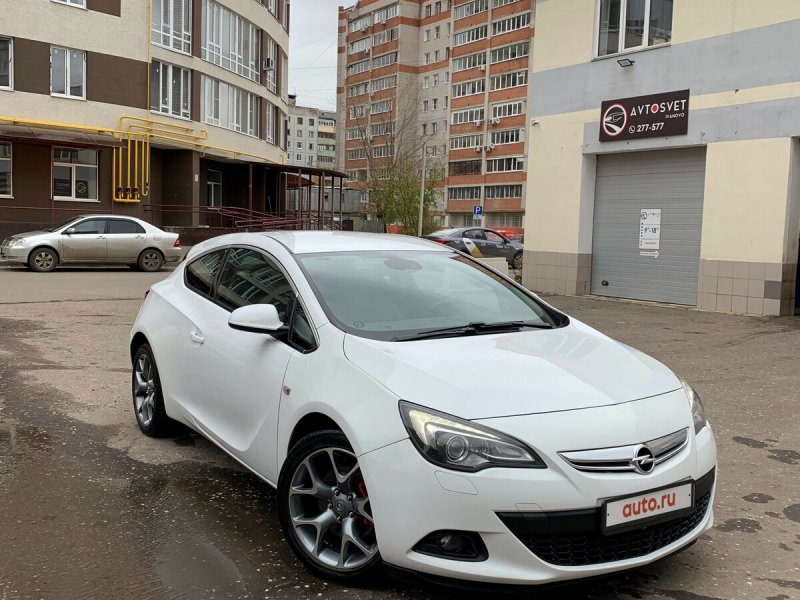 Opel Astra GTC 2012