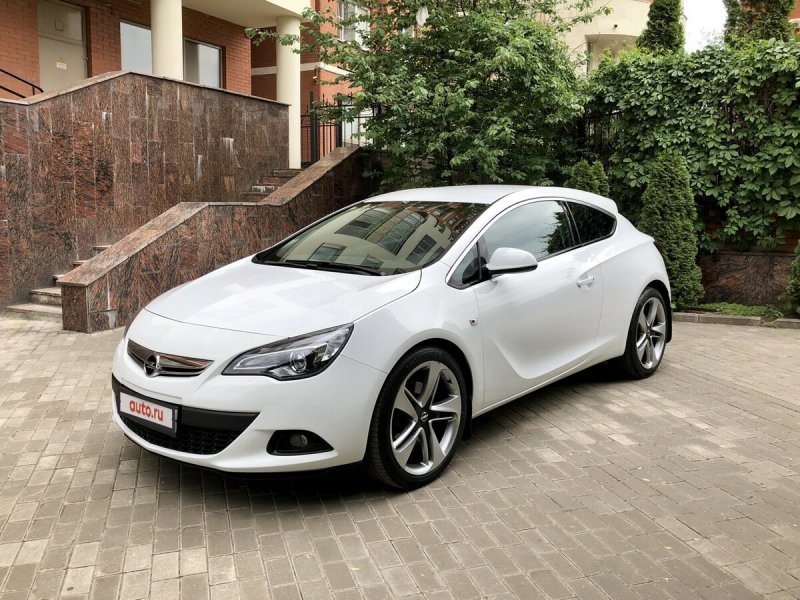 Opel Astra GTC 2014