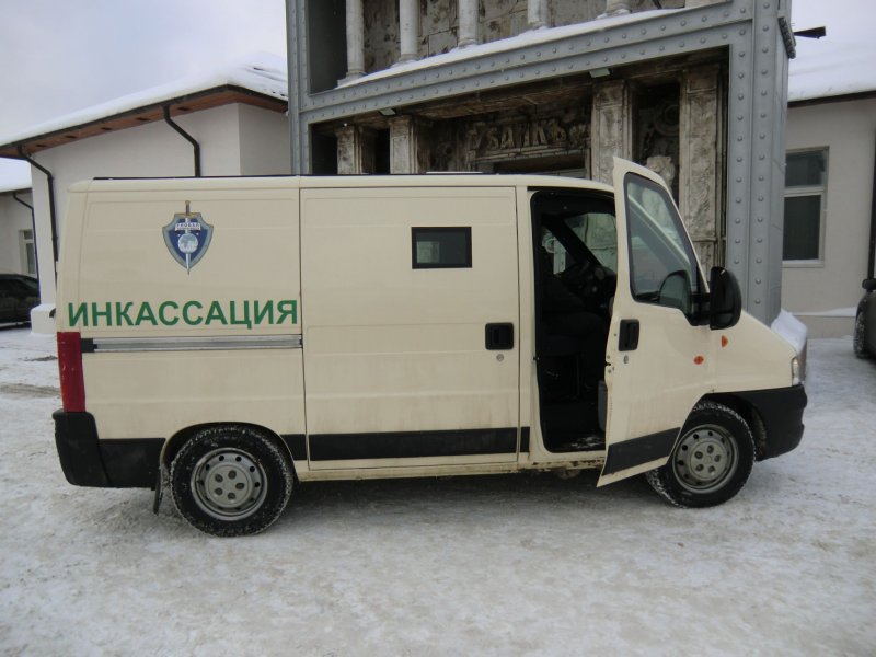 Броневик инкассаторский Вольво