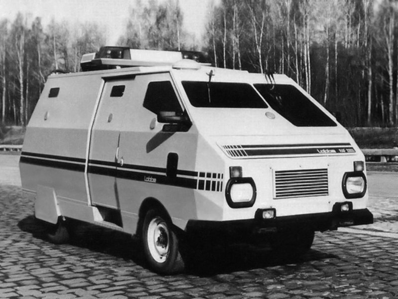 РАФ 2203 броневик