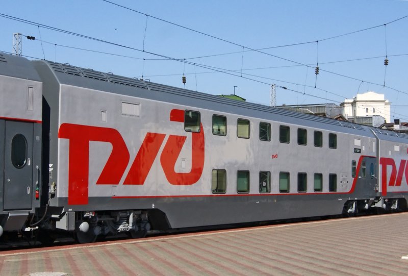Эп20 с двухэтажным поездом Москва порт Байкал 2021