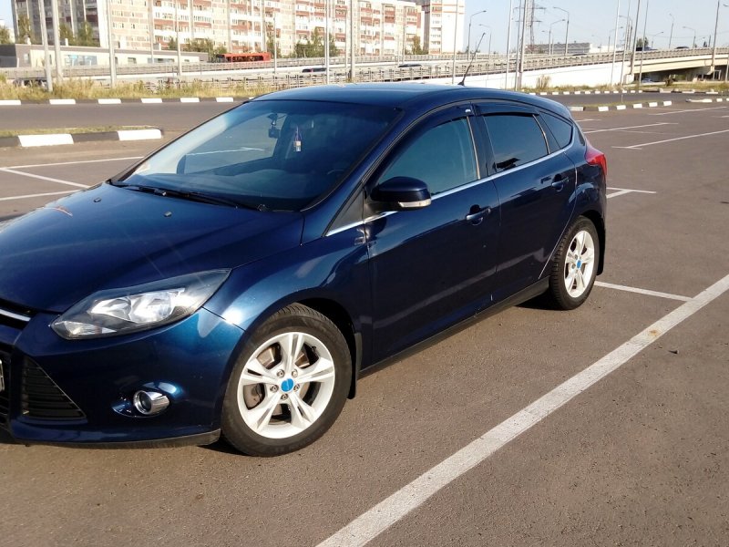 Ford Focus 3 Hatchback синий
