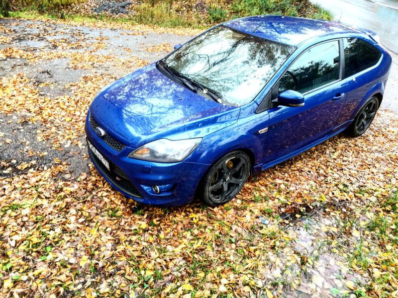 Синий Ford Focus 2 Hatchback