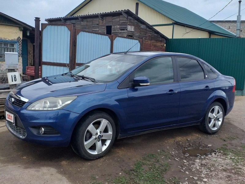 Ford Focus 2 темно синий седан