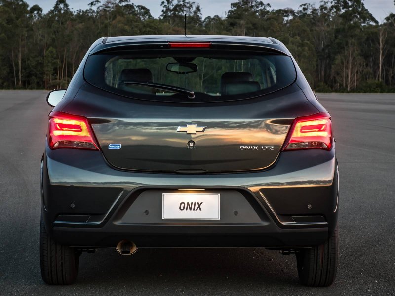 Chevrolet Onix Uzbekistan салон