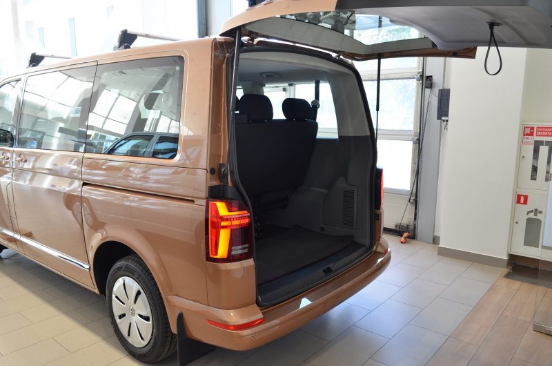 VW Caravelle Sport