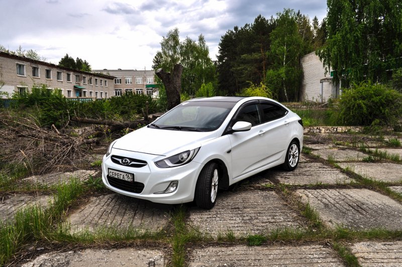 Hyundai Solaris 2011 белый