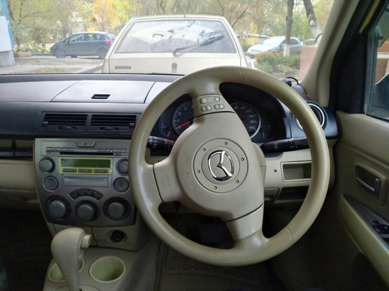 Mazda Demio 2002