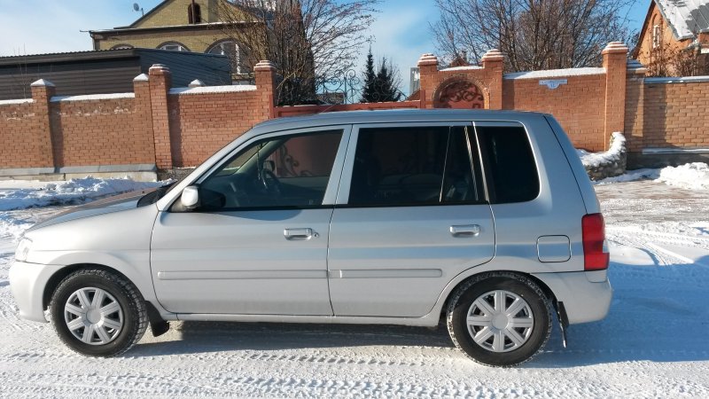 Мазда Демио левый руль 2000г