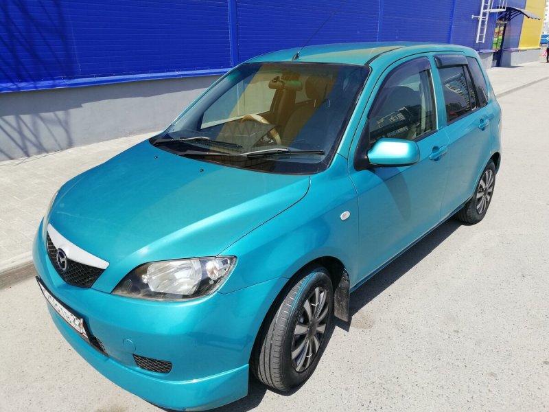 Mazda Demio 2003 с панорамной крышей