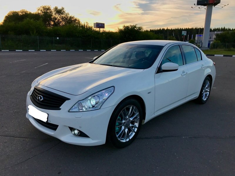 Infiniti g25 White