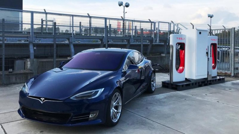 Tesla model s Plaid
