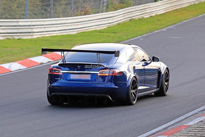 Tesla model s Plaid