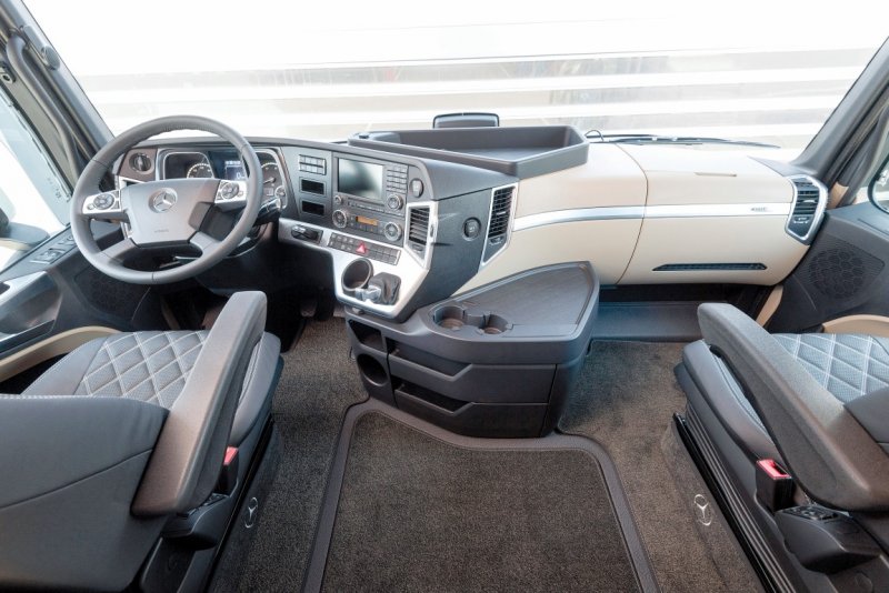 Mercedes Benz Actros 2014 салон