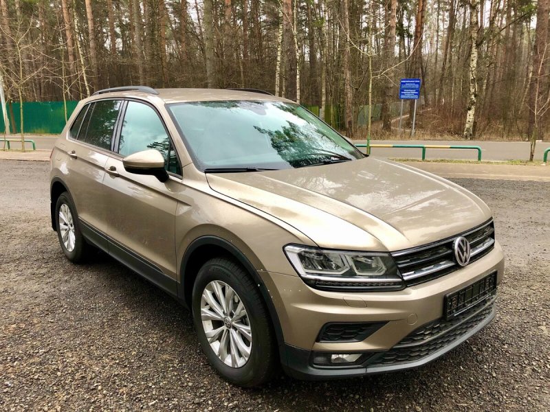 Volkswagen Polo 2021 бежевый металлик