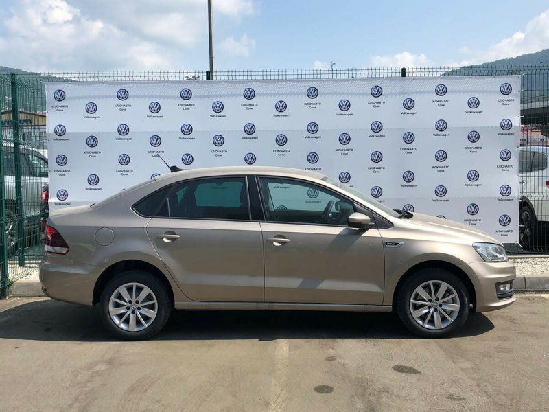 Volkswagen Tiguan золотистый