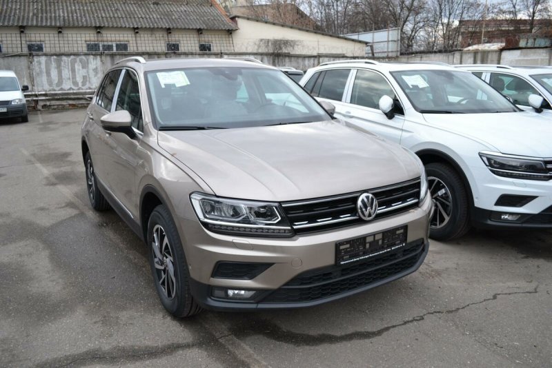 Volkswagen Tiguan 2019 бежевый металлик