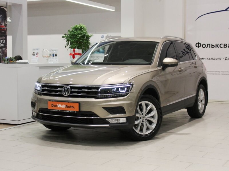 Volkswagen Tiguan 2021 бежевый