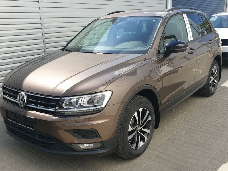 Volkswagen Tiguan 2019 бежевый металлик