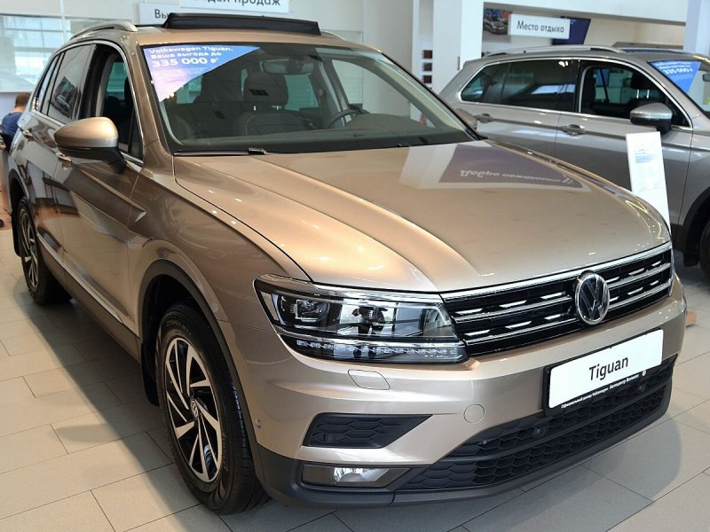 Бежевый Volkswagen Tiguan Titanium