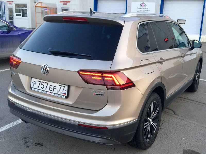 Volkswagen Tiguan 2019 бежевый металлик