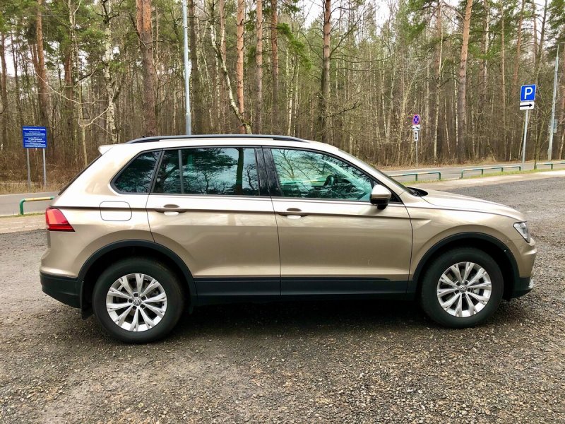 Volkswagen Polo 2017 бежевый