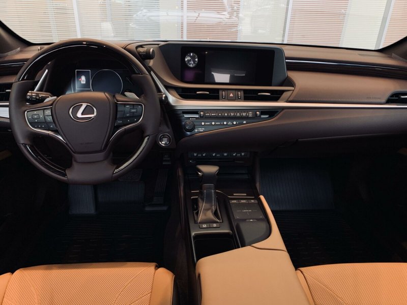 Lexus es 200