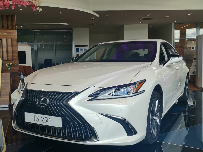 Lexus es 200 2019