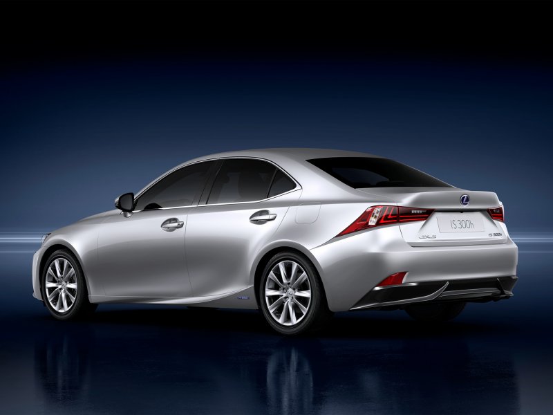 Lexus седан 2014