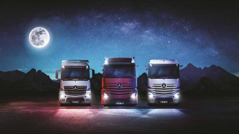 Mercedes New Actros ночью